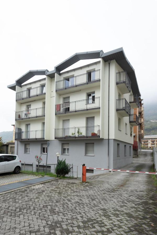 Casa Vacanze Valeria Sondrio Exterior foto
